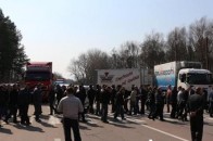 Близько сотні гірників перекрили трасу Ковель - Львів. ФОТО ОНОВЛЕНО