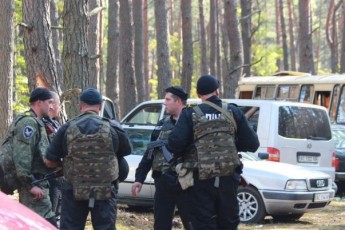 Рівненська міліція «кришує» на Волині бурштинокопачів?