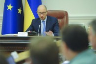 Яценюк пригрозив відібрати в нардепів дипломатичні паспорти