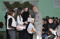 Волинські школярі передали на передову маскувальні сітки. ФОТО