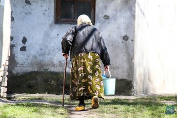 Троє невідомих напали на волинського пенсіонера