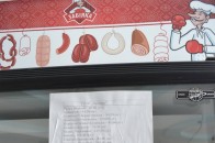 У Луцьку на пошті замість газет продають ковбасу, - соцмережі ФОТО
