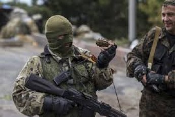 П'яні бойовики напали на село і викрали місцеву мешканку. ВІДЕО