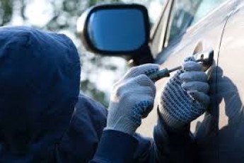 У лучанина з подвір'я викрали авто