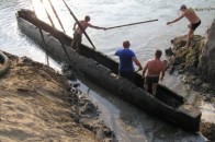 На Волині з річки діставатимуть ще один стародавній човен