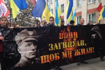 «Вони загинули, щоб ми жили»: волиняни пройшли смолоскипною ходою. ВІДЕО
