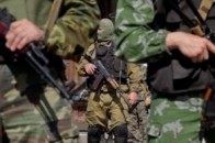 Бойовики масово викидають зброю