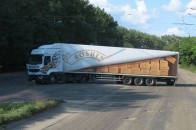 Блокувальники не пустили до Криму кілька фур Рошен