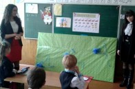 Працівники Офісу розвитку кварталу вручили учням нову шкільну дошку