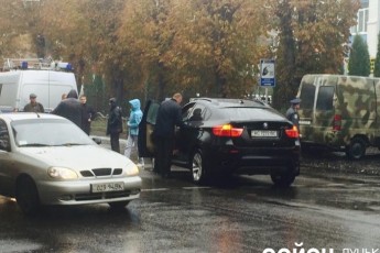 У Луцьку «BMW» та мікроавтобус не поділили дорогу. ФОТО