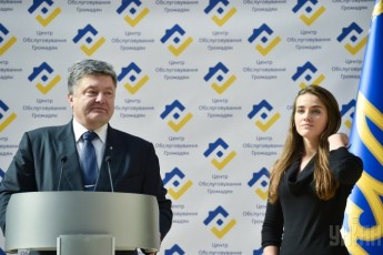 Президент у цікавому стані представив керівницю Одеської митниці? ВІДЕО