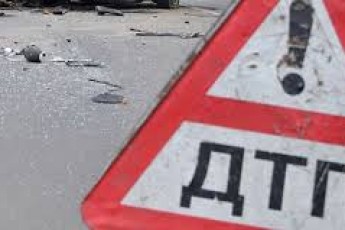 Волинянин на легковику «влетів» у тракторний причіп