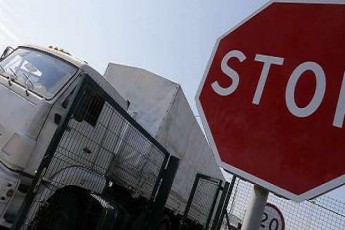 РФ відправила в Україну 100 напівпорожніх вантажівок