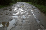 Зруйновану дорогу на Горохівщині обіцяють відремонтувати