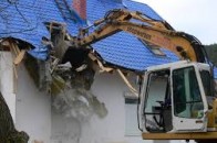 Луцькі муніципали демонтували незаконні споруди. ФОТО