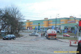 У Луцьку невідомі знесли зупинку