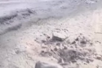 Журналісти показали «пекельне шосе» у Світловодську. ВІДЕО
