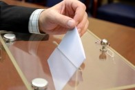 У Луцьку на дільниці №071061 виборці активні з самого ранку