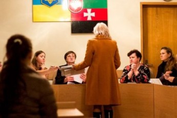 У княжому місті на Волині з виборчкому вигнали журналіста. ВІДЕО