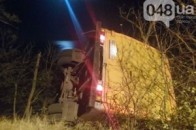 В Одесі маршрутка з людьми злетіла в яр, її зупинили дерева. ФОТО