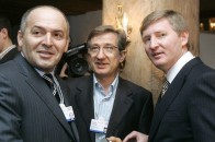 Майже всі українські олігархи продовжують працювати в окупованому Криму