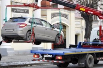 Поліція не має права забирати автомобілі на штрафмайданчик - правозахисник
