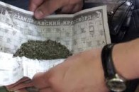 У Луцьку посеред вулиці затримали молодика з наркотиками