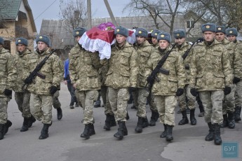 На Волині провели в останню путь полеглого в зоні АТО сапера. ФОТО