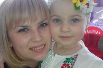 Волинян закликають врятувати життя молодій жінці, яка виховує маленьку донечку