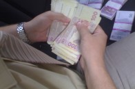 Директори луцьких шкіл отримали премії до виборів
