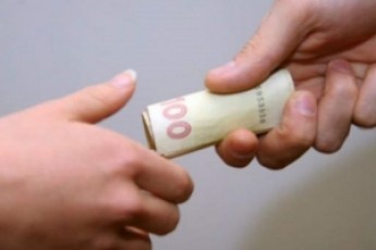 У Дніпропетровську виборців купують за гроші з Москви