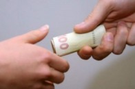 У Дніпропетровську виборців купують за гроші з Москви
