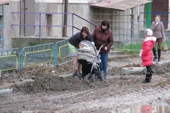 Луцькі мами нарікають на відсутність пандусів та бездоріжжя