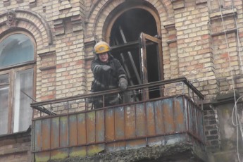 В центрі Луцька спалахнув будинок