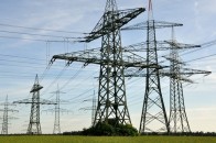 Половина українців підтримує відключення світла Криму