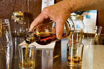 У місті на Волині «генделик» хочуть звести просто на дитячій пісочниці