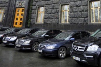 Як на дорозі визначити автівку топ-чиновника
