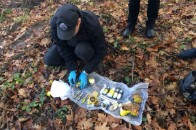 Поблизу Луцька виявили схованку з боєприпасами. ФОТО