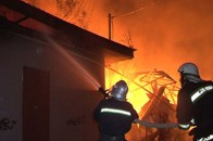 У волинянина на обійсті спалахнув гараж з авто