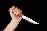 Лучанку, яка через ревнощі ледь не прирізала свого кавалера, відправили за ґрати на 3 роки