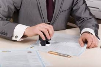 Рада передала держреєстрацію бізнесу місцевій владі і нотаріусам