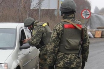 На Донбасі обстріляли авто з мирними жителями