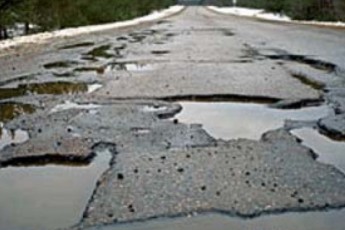 Українське бездоріжжя: куди провалюються податки водіїв