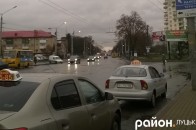 Чому в Луцьку посеред дня освітлюють вулиці? ФОТО