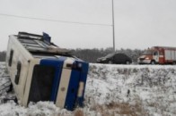 На Сумщині злетів у кювет пасажирський автобус. ФОТО