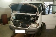На Волині за контрабандні цигарки чоловік поплатився автівкою. ФОТО