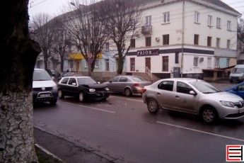 У Луцьку «Фольксваген» влетів у «Рено». ФОТО