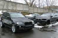 Експерт розповів, як в Україну завозять нерозмитнені авто під «двійника»