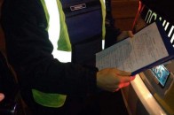 ДАІшникам таке і не снилося: поліцейські самі собі виписали штраф. ВІДЕО