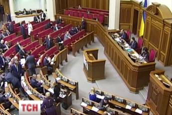 У Раді активізувався збір підписів за відставку уряду Яценюка